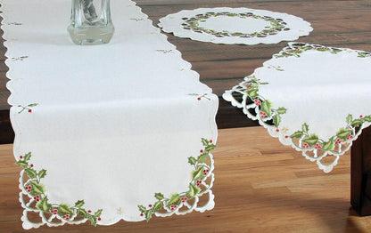 XD13188 Winter Berry Table Runner