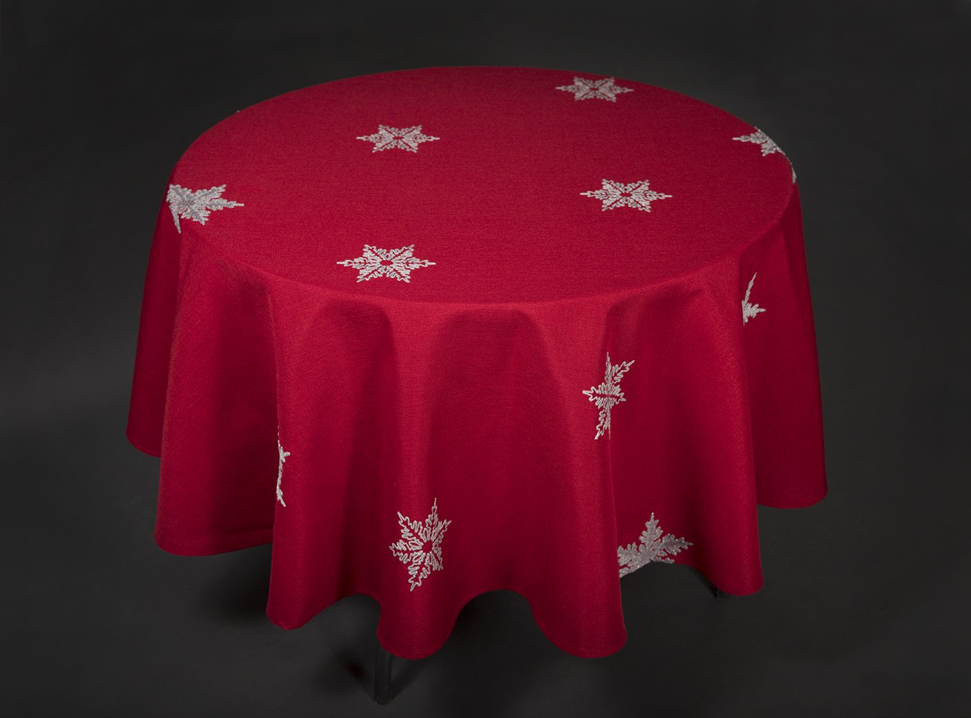 XD17141 Glisten Snowflake Tablecloth